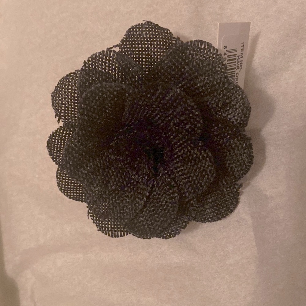 Black flower pin/hair tie